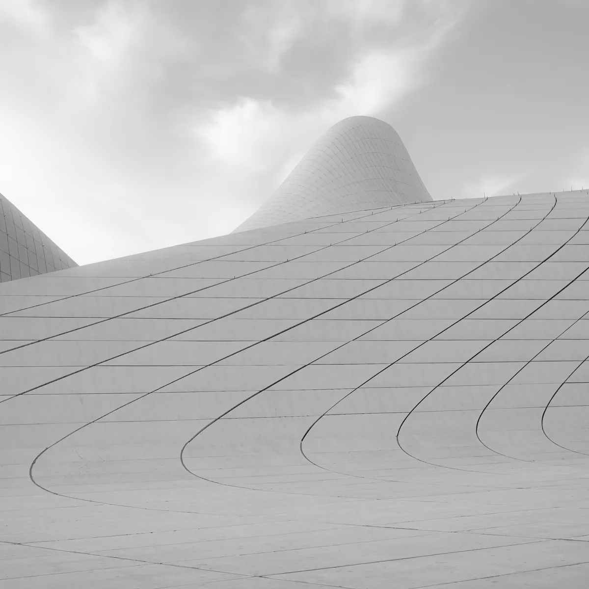 Lakefront residence with modern glass facade overlooking Lake Michigan